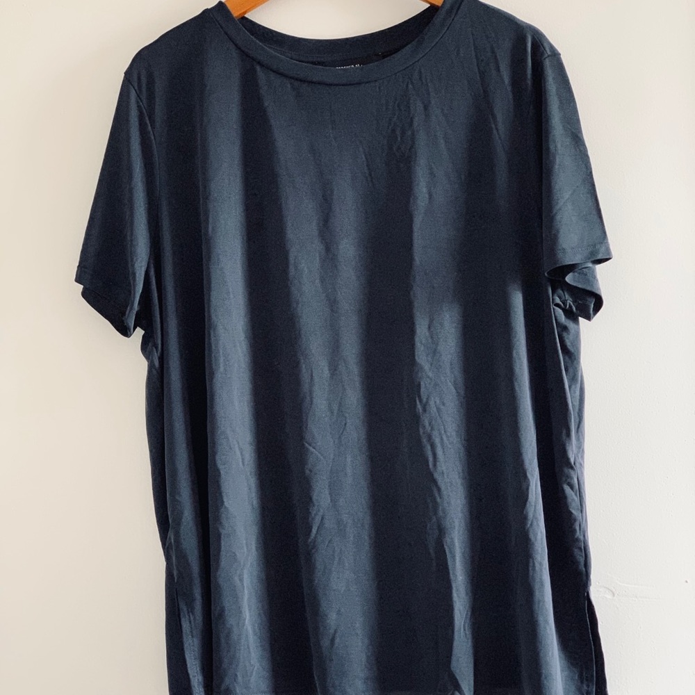 Forever 21 Navy Blue T-Shirt